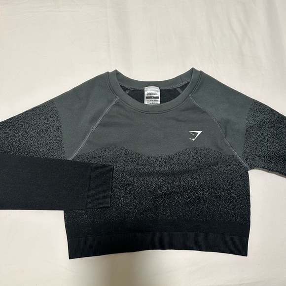Gymshark, ombre work out crop top🤩 barely worn, and in great condition!! - Picture 5 of 5